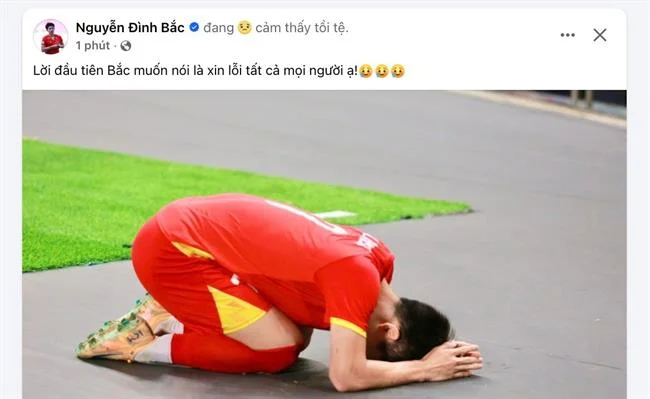 Cầu thủ bóng rổ đang úp rổ trên sân, tượng trưng cho cá cược bóng rổ helo888